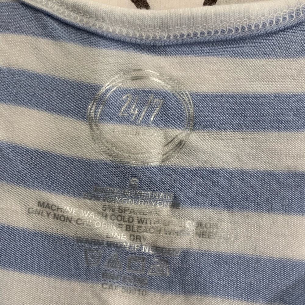 Shirt 💚 - Picture 2 of 2